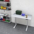 Elektrisch höhenverstellbarer Schreibtisch...