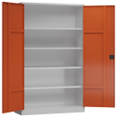 Ansicht Innen mit ge&ouml;ffneten T&uuml;ren vom Steelboxx XXL Metallschrank abschlie&szlig;bar Fl&uuml;gelt&uuml;renschrank Aktenschrank 1945 x 1200 x 600 mm grau/rot X-530384 komplett montiert.
