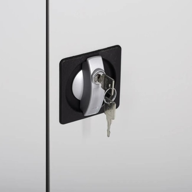 Seitenansicht vom Steelboxx XXL Metallschrank abschließbar Flügeltürenschrank Aktenschrank 1945 x 1200 x 600 mm schwarz X-530389 komplett montiert.