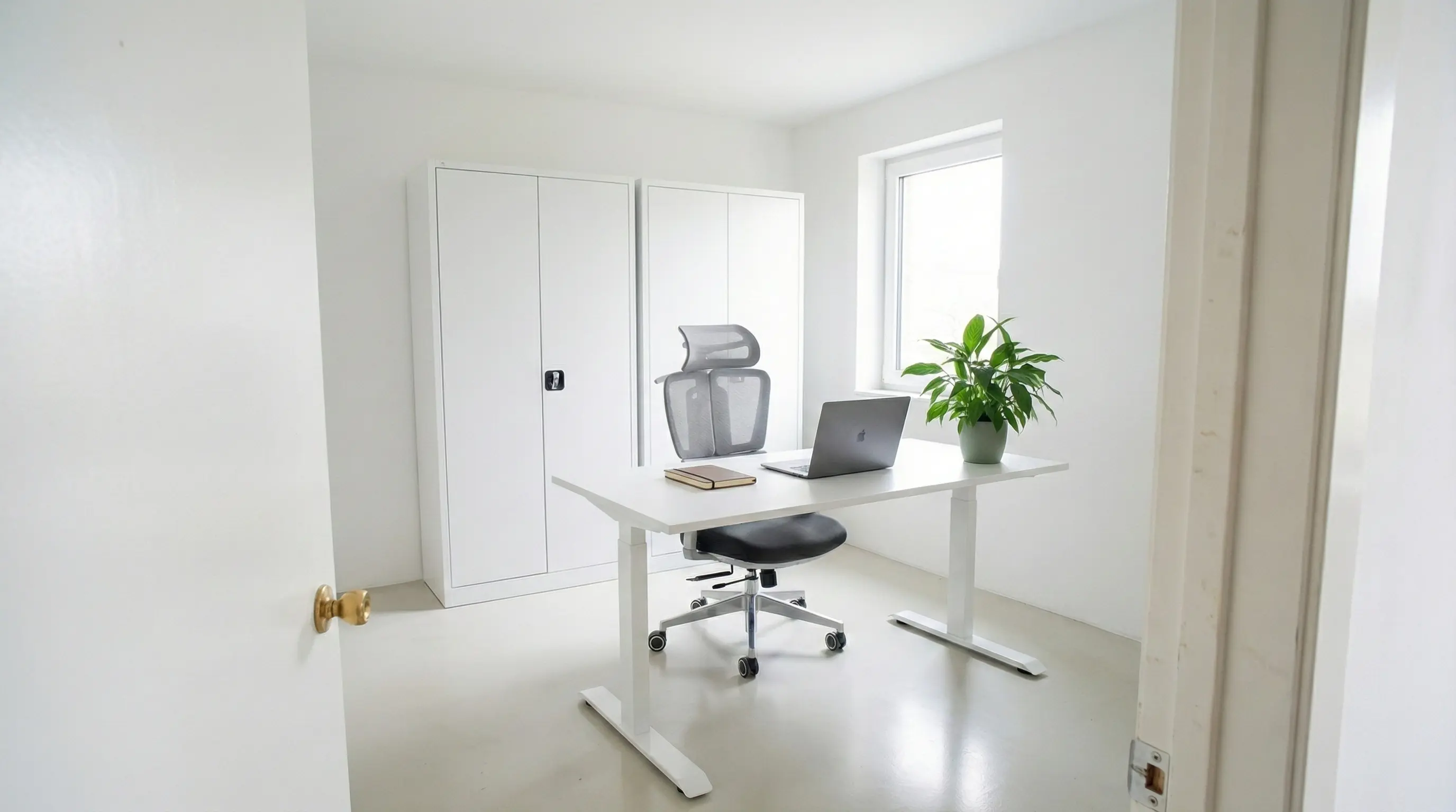 Minimalistisches Büro